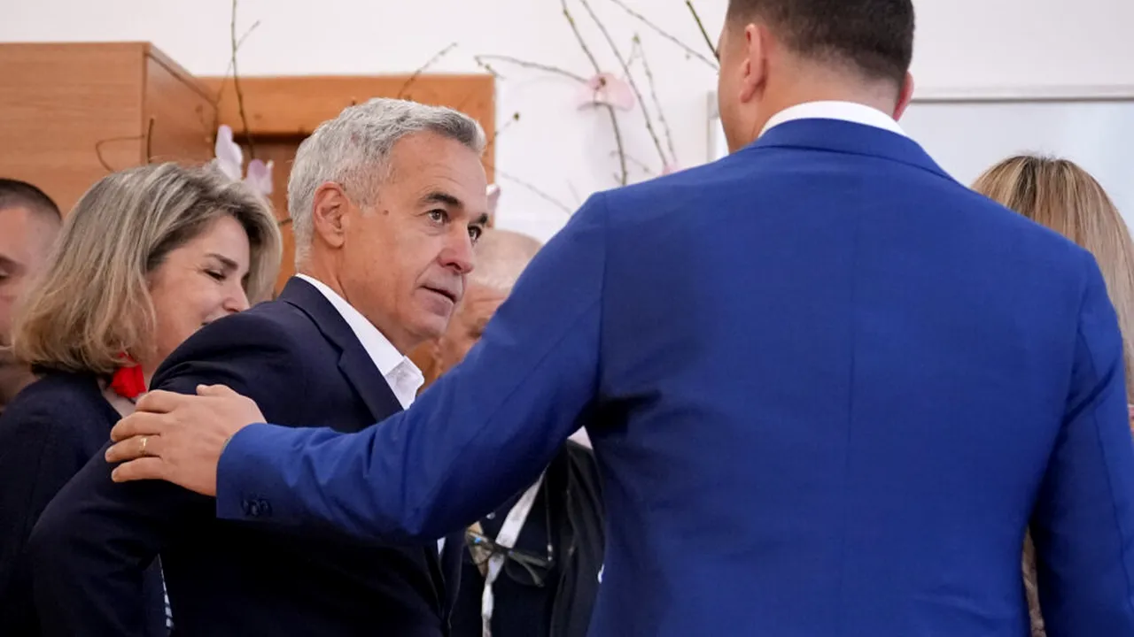 Presidential candidate George Simion arrived at the polling station accompanied by Călin Georgescu
