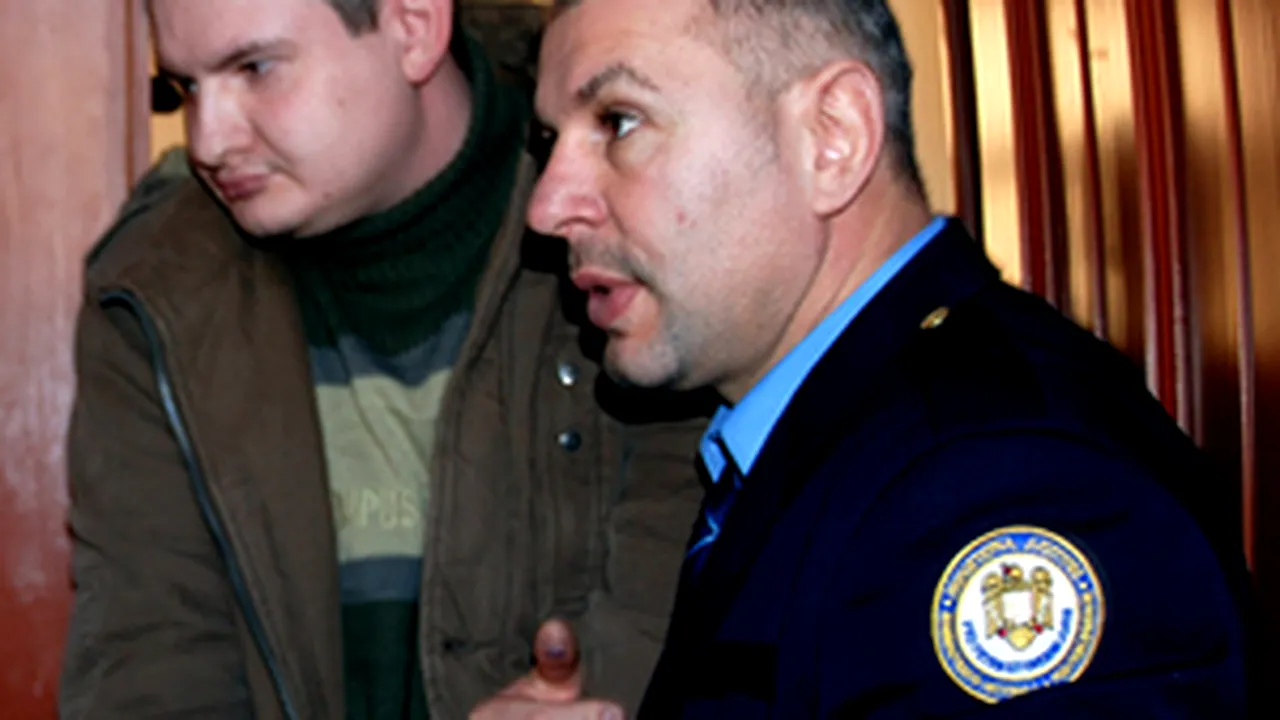 Ucigaşul celor două tinere din Braşov, sugrumat de colegul de celulă - VIDEO