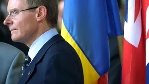 Fost ambasador britanic în România, amendat pentru transfer de informaţii privilegiate