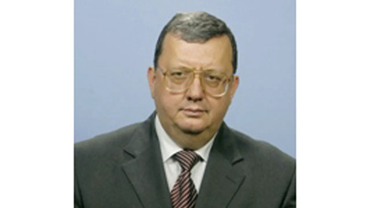 Ion Moraru, suspendat pentru şase luni din funcţia de secretar general al Senatului