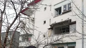 Caz incredibil la Târgovişte: Bărbat amendat după ce a aruncat 200 de litri de zeamă de varză din balcon