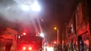  Incendiu violent într-o casă din Capitală: Trei persoane au fost evacuate | VIDEO