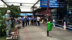 O tânără din Ploieşti a ajuns la spital după ce a fost înjunghiată în cofetăria în care lucrează - FOTO