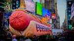 Statuie inedită la New York: Hot Dog gigant, „servit” în mijlocul Times Square
