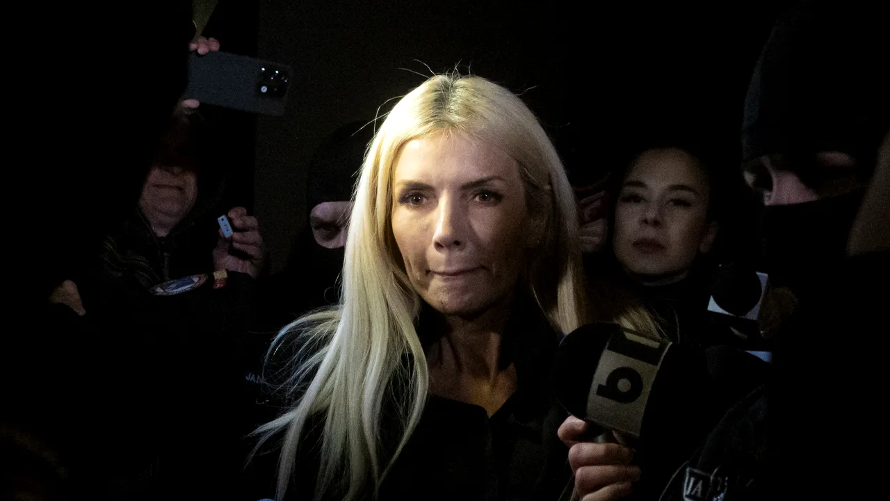 Laura Vicol a fost scoasă din arest şi trasportată la spital