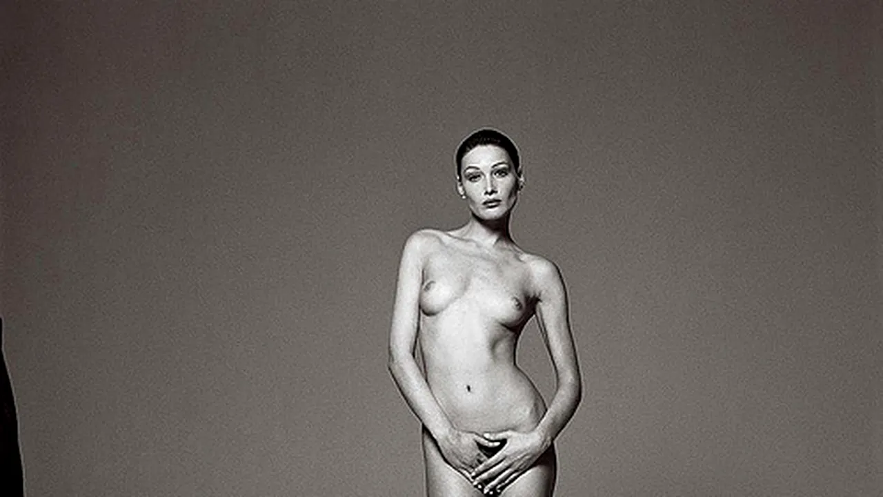 Carla Bruni-Sarkozy, furioasă după ce o fotografie cu nudul său a apărut în presă