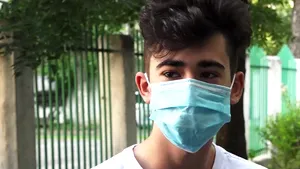 Emil a susţinut astăzi Evaluarea Naţională. Prima etapă l-a prins în spital, bolnav de COVID-19. „Psihic a fost mai greu”