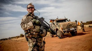 Peste o sută de militari americani au suferit traumatisme cerebrale după atacul iranian din Irak