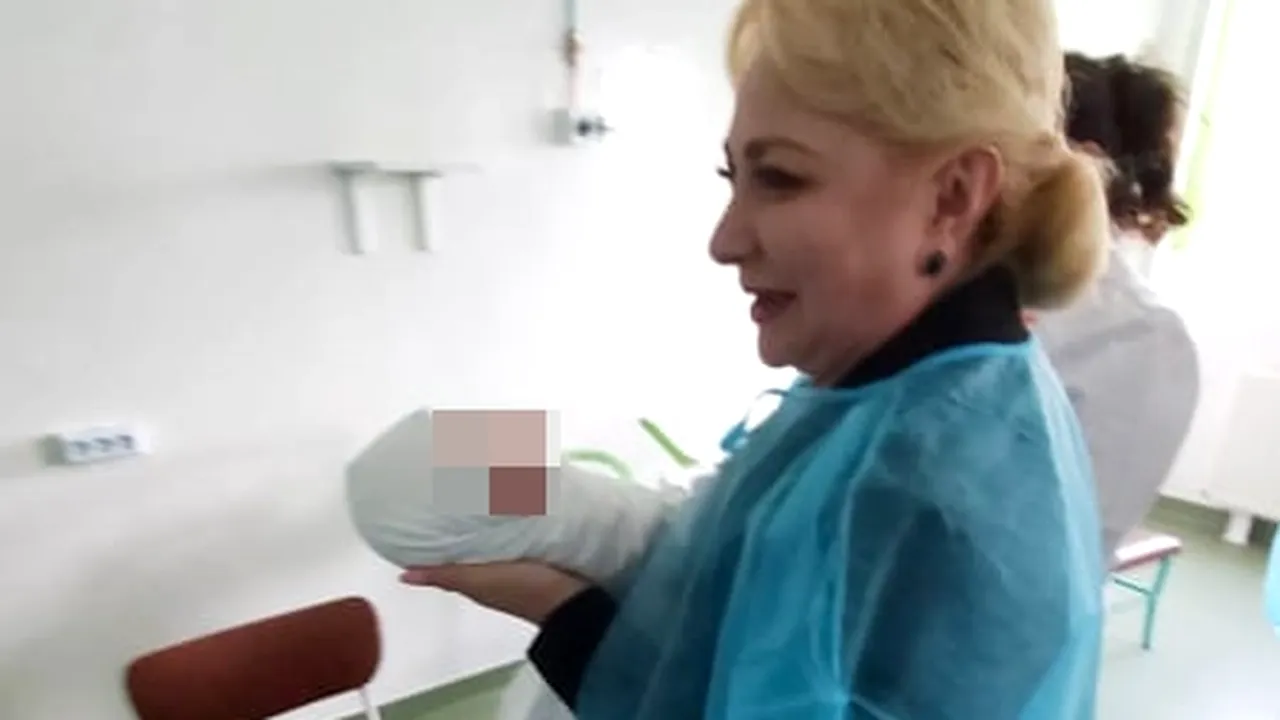 Val de reacţii negative, după explicaţiile Spitalului Focşani pe pozele Vioricăi Dăncilă cu bebeluşii: „Nu sunteţi decât nişte sclavi”