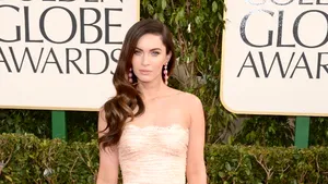 Megan Fox apare în noul clip al rapperului Machine Gun Kelly, cu care ar avea o relatie