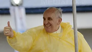 Papa Francisc declară că şi-ar dori să poată ieşi 