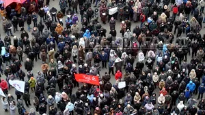 Aproximativ 10.000 de proruşi au manifestat la Doneţk, în estul Ucrainei