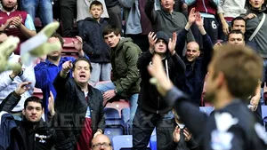 Suporteri ai echipei West Ham, arestaţi după ce au postat mesaje antisemite pe Twitter