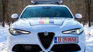 Un Alfa Romeo Giulia al Poliţiei Române, scos la vânzare: ”O decolantăm sau o cumpăraţi aşa?” - GALERIE FOTO