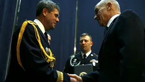 Doi militari români, decoraţi cu 