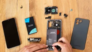 Telefoanele, așa cum le știm, se schimbă. UE îi obligă pe producători să regândească proiectarea dispozitivelor