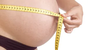 Mamele obeze prezintă un risc de cinci ori mai mare de a avea copii supraponderali sau obezi