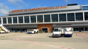 Zeci de zboruri anulate pe un aeroport folosit masiv de români