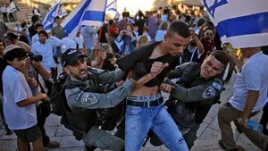 FOTO VIDEO Noi ciocniri violente între poliţie şi manifestanţi în Ierusalim. Au fost raportate cel puţin 20 de incendii