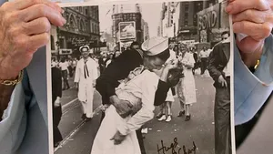Marinarul care a sărutat o infirmieră, într-o fotografie celebră realizată în Time Square, a murit