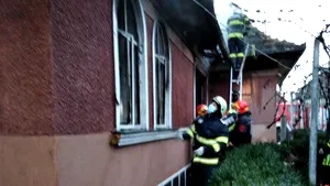 Explozie urmată de incendiu, în judeţul Cluj. O femeie a fost găsită fără viaţă în locuinţa distrusă