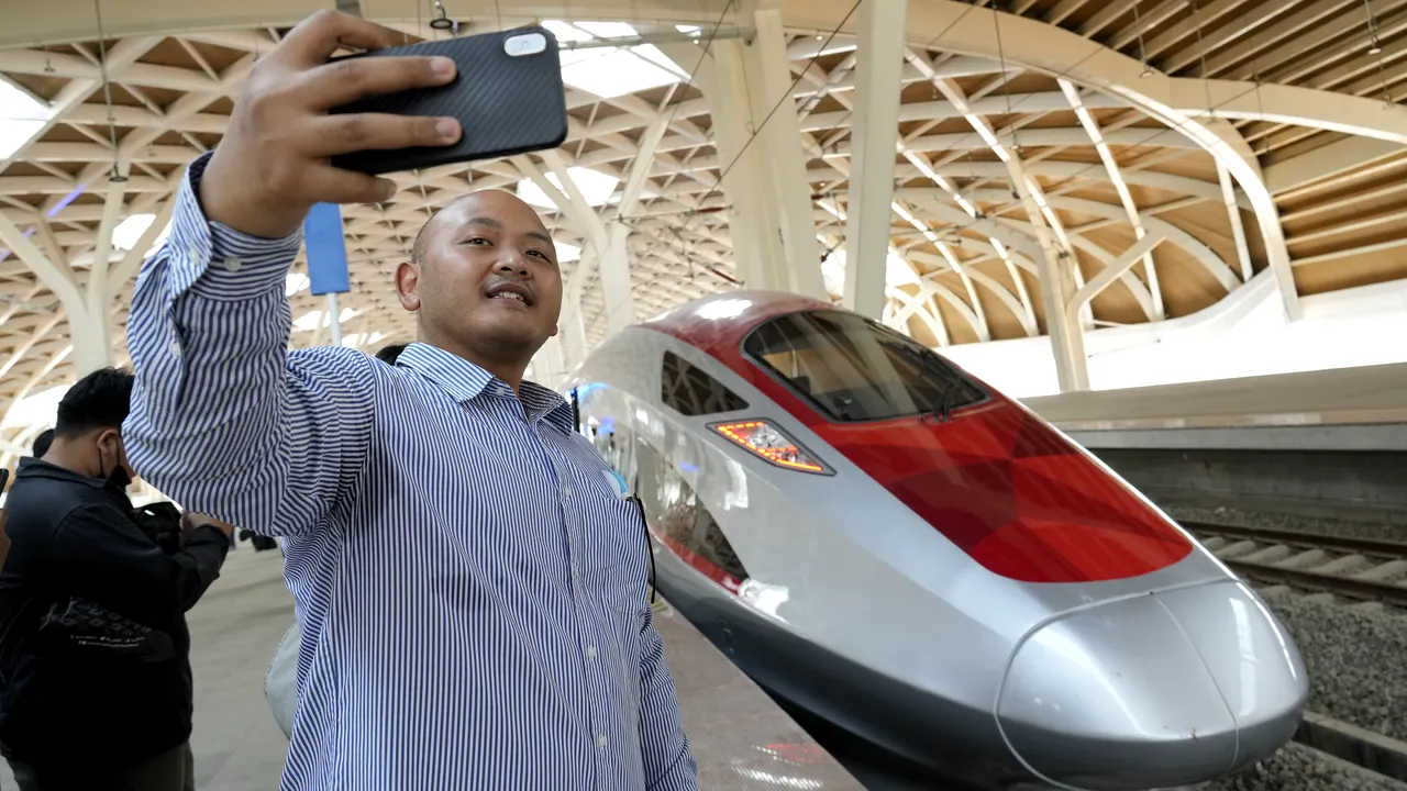 Prima linie de tren de mare viteză din Asia de Sud-Est, inaugurată în Indonezia
