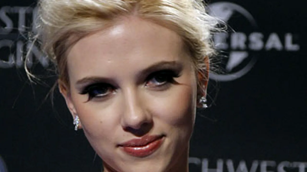 Scarlett Johansson - vedeta cu cei mai frumoşi sâni - GALERIE FOTO