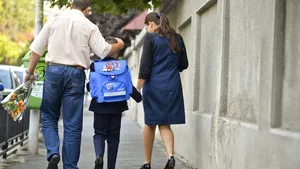 Studiu: Părinţii cu umor pot avea relaţii mai bune cu copiii