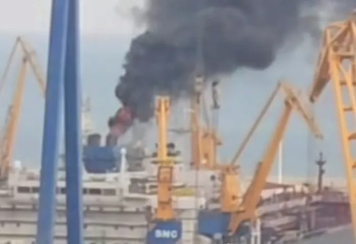 NEWS ALERT Incendii la bordul a două nave, în apropiere de Sulina. La bordul petrolierului s-a produs o explozie