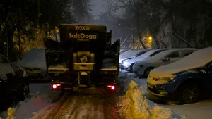 Cod Roșu de ninsoare în București: stratul de zăpadă crește rapid. S-a emis ROALERT