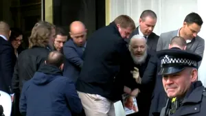 Julian Assange, condamnat la închisoare/ Cât va sta în spatele gratiilor în Marea Britanie