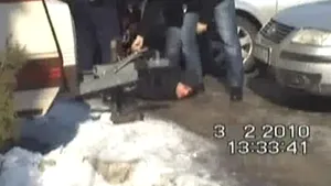 Doi membri ai unei grupări de trafic de droguri, reţinuţi