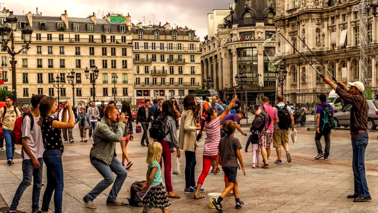 Cel mai aglomerat loc de vacanță din lume are peste 100 de turiști la fiecare localnic. Primele trei locuri sunt din aceeași țară