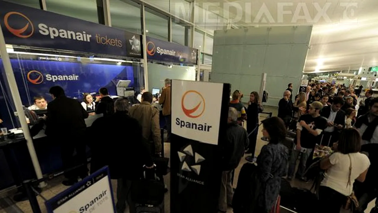Sute de pasageri, blocaţi la sol după falimentul companiei Spanair