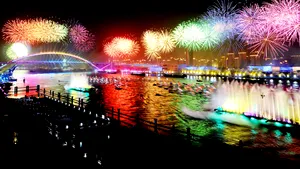 Spectacole, focuri de artificii şi jocuri de lasere la deschiderea Expo Shanghai - GALERIE FOTO