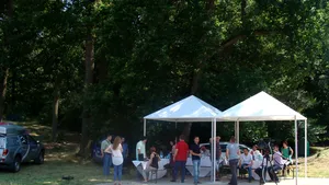 PSD a montat două corturi şi o toaletă ecologică pentru jurnaliştii veniţi să relateze de la CExN - FOTO