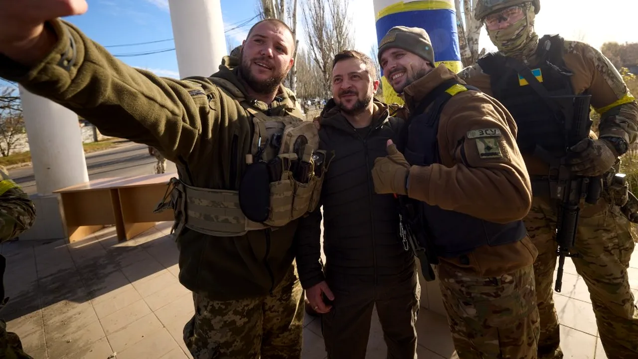 Războiul din Ucraina, ziua 264. Zelenski, vizită importantă în Hersonul eliberat / Şeful CIA i-a atras atenţia omologului rus despre pericolul folosirii bombei atomice / Biden promite că nu se vor face negocieri cu Rusia peste capul Ucrainei / Adunarea ONU, rezoluţie împotriva Rusiei