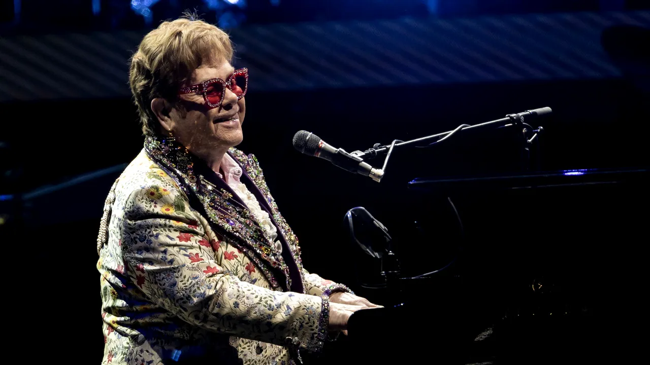 Elton John, declaraţii despre starea sa de sănătate: Nu mai văd cu ochiul drept de patru luni