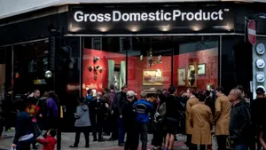 Banksy deschide un magazin în Londra: Obiectele sale de artă pot fi achiziţionate pentru sume care încep de la 12 dolari | FOTO, VIDEO