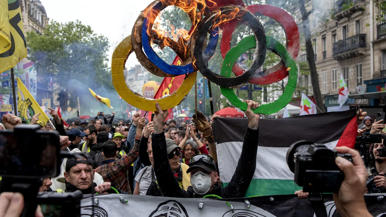 Lucrătorii din salubrizarea publică a Parisului ameninţă cu o „grevă olimpică”