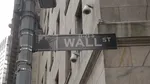 Wall Street încheie pe minus, pe fondul scumpirii petrolului și al randamentelor de 5% la titlurile de stat