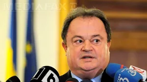 Blaga a primit de la un lider PDL Suceava un mărţişor cu fotografiile lui Udrea şi Macovei