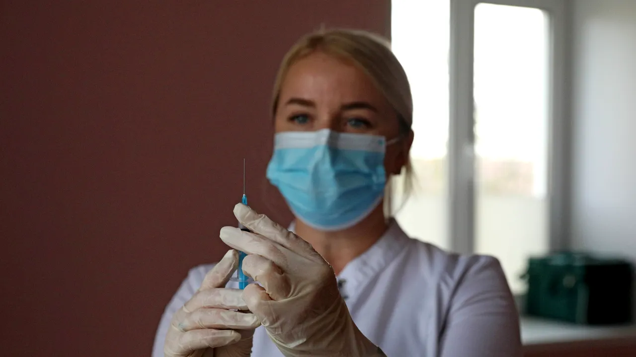 Vaccinul anti-coronavirus, o provocare logistică pentru România. Alexandru Rafila: Dozele trebuie administrate în cel mult 17 zile, în centre speciale