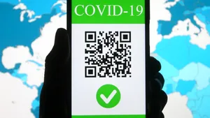 De vineri, românii pot ieşi din ţară doar cu certificatul digital. Documentele cu cod QR, necesare la trecerea frontierelor de stat în UE