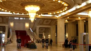 Trupul fostului premier Radu Vasile, depus în holul mare al Senatului