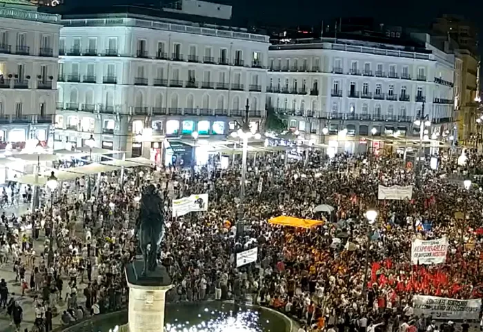 EXTERNE Protest cu mii de oameni la Madrid față de costurile ridicate ale locuințelor, după ce o femeie a fost evacuată forțat din propria casă: „Ai putea fi următoarea Maricarmen”