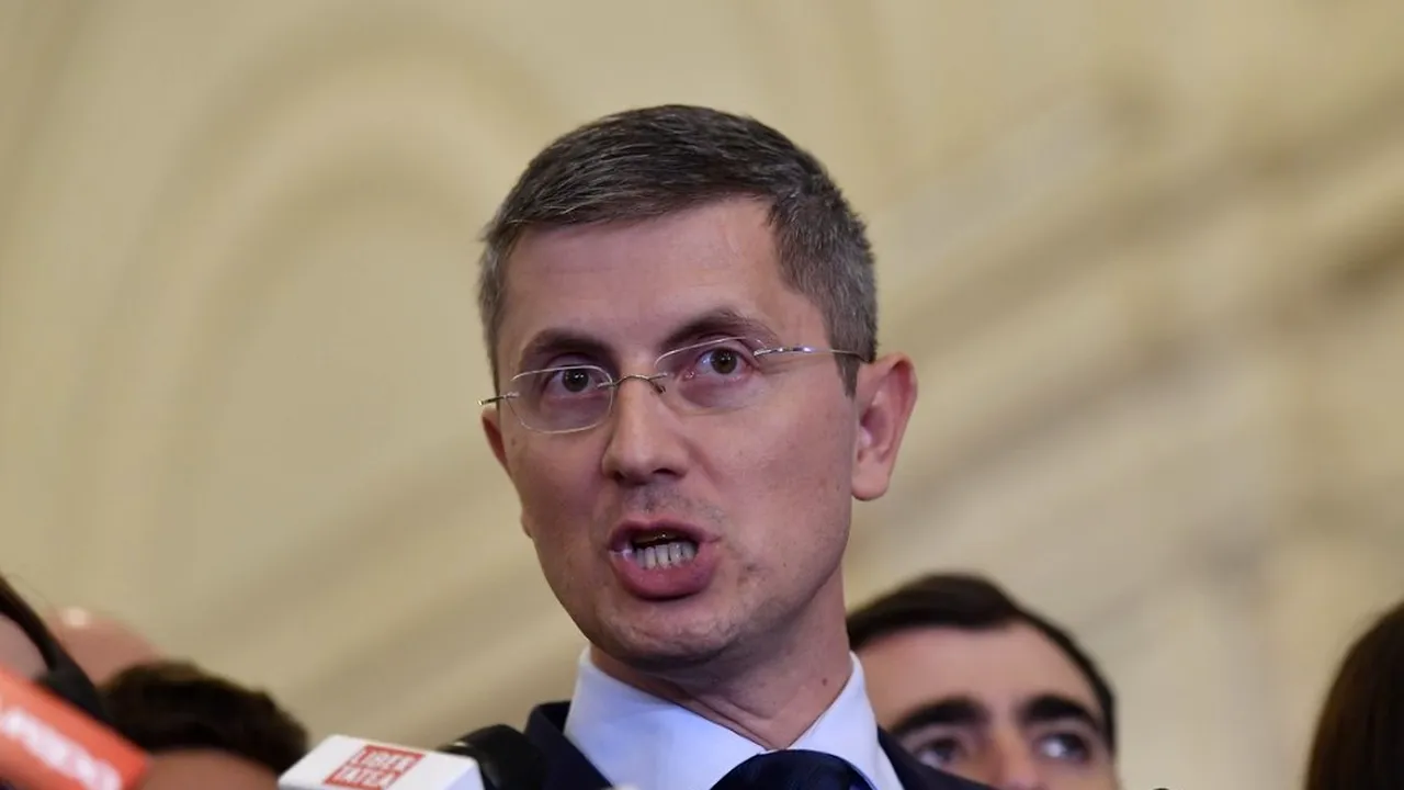 Barna îi reproşează lui Cîţu eşecul campaniei de vaccinare: ”Nu arată înţelepciune strategică”