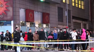 Împuşcături la Times Square. Trei persoane au fost rănite, printre care şi un copil de 4 ani FOTO