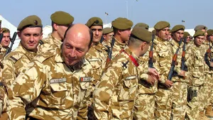 Băsescu se întâlneşte cu militarii români din Afganistan