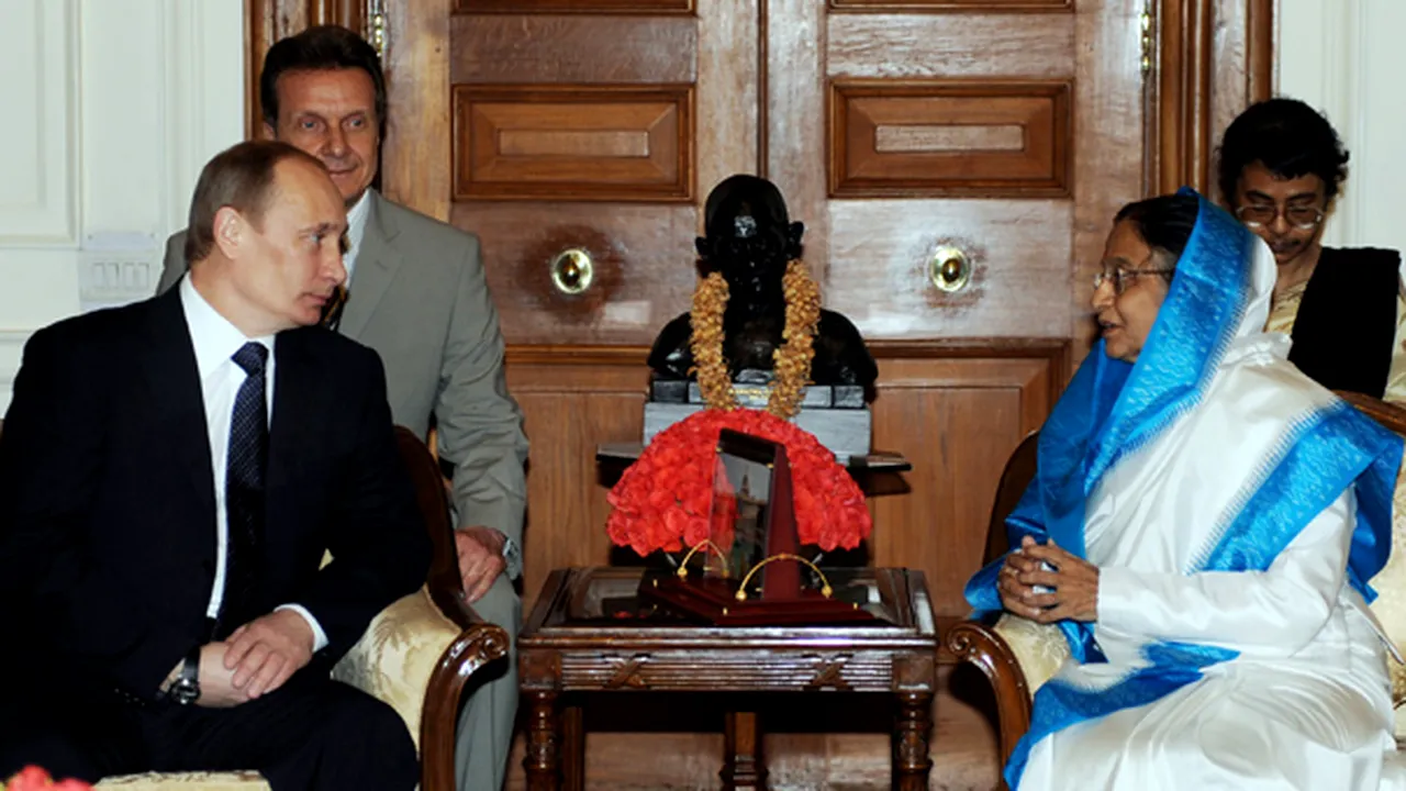 Vladimir Putin se află în India pentru a semna contracte de armament